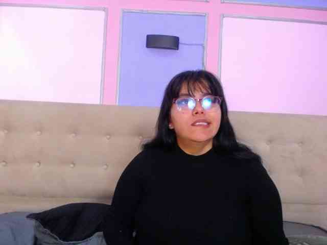 CrystalLovely webcam