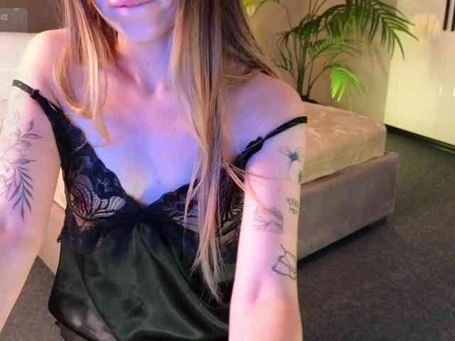 LizaLove webcam