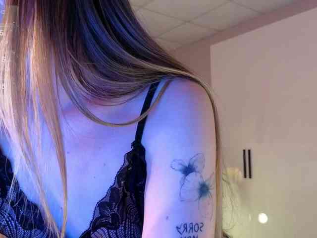 LizaLove webcam