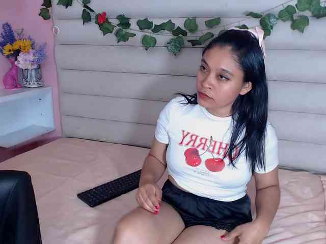 VictoriaNait webcam