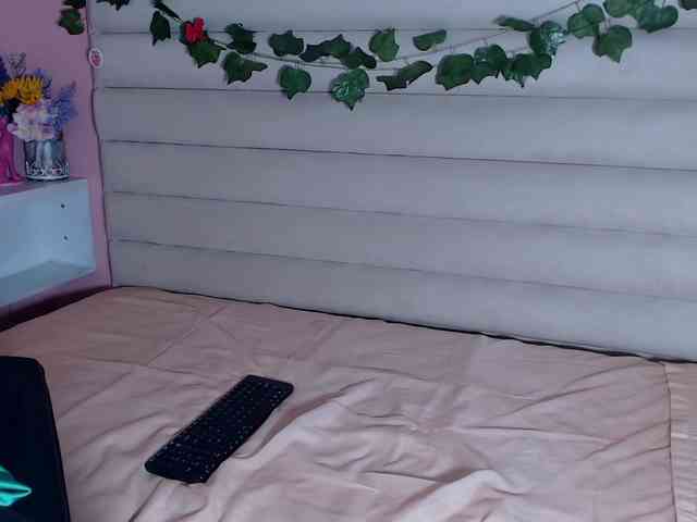 VictoriaNait webcam