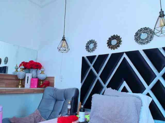 Melany-Miller webcam