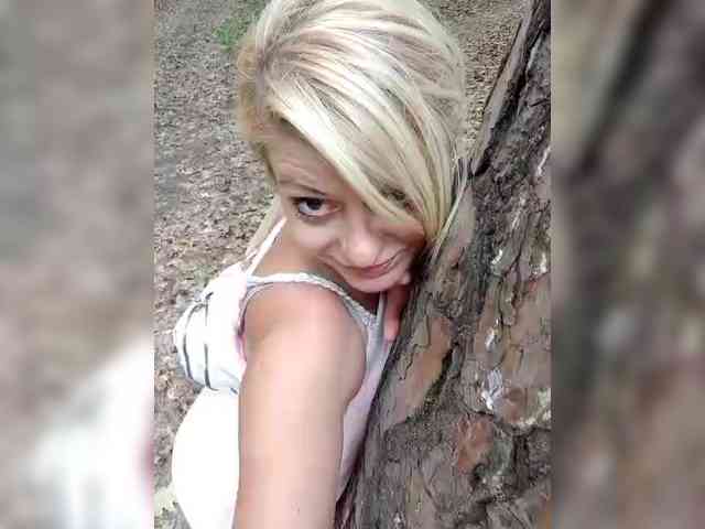 MoaningKitty23 webcam