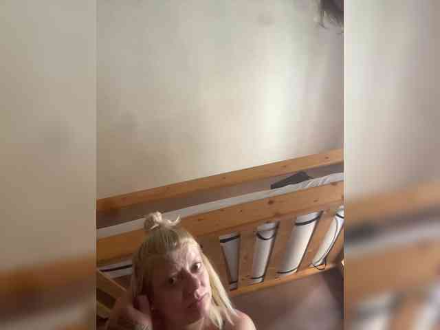 MoaningKitty23 webcam