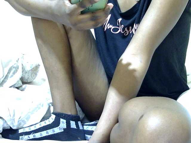 le modèle Miss-beauty est en webcam porno dans un show sur le site bongacams, il possède les tags suivants: Ebony,Brunette,Trimmed