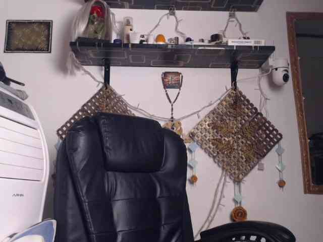Junglewoman webcam
