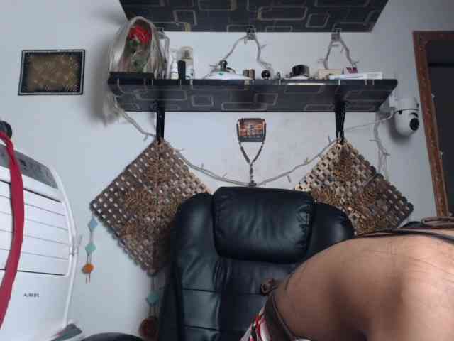 Junglewoman webcam