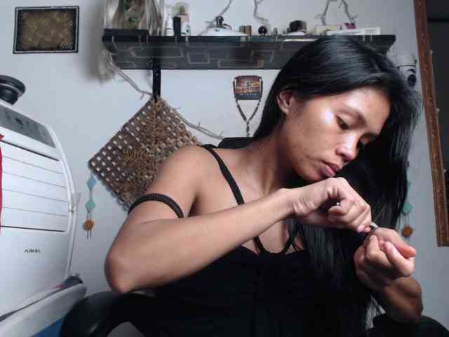 Junglewoman webcam
