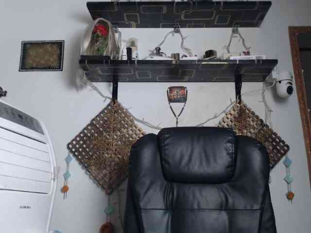 Junglewoman webcam