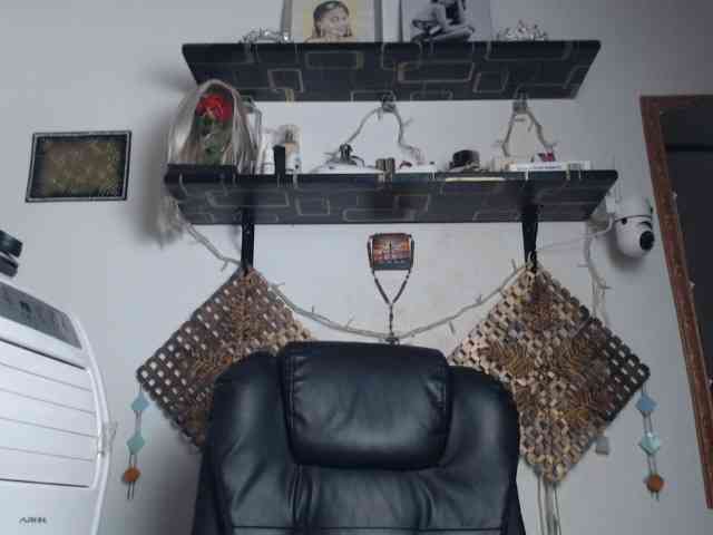 Junglewoman webcam