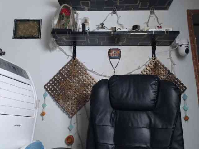 Junglewoman webcam