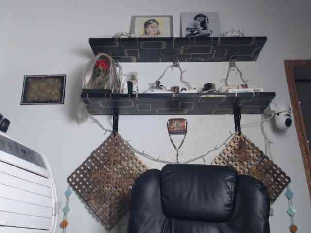 Junglewoman webcam