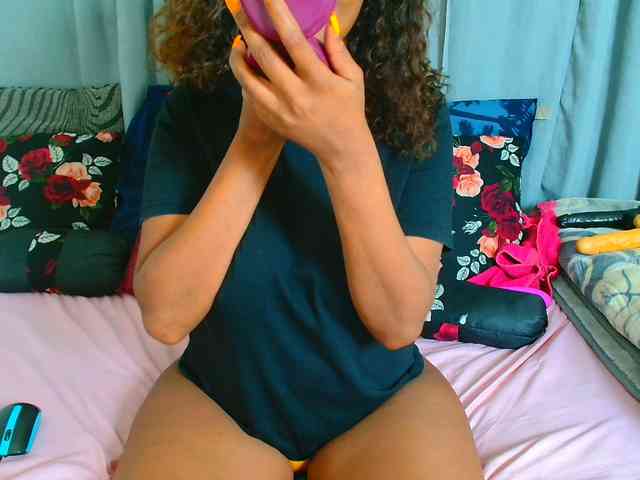 SexyCreamyPussy webcam