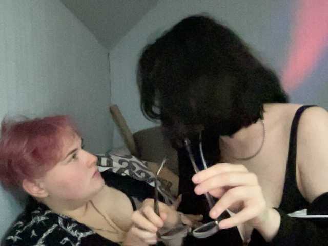 Tanya-and-Sara