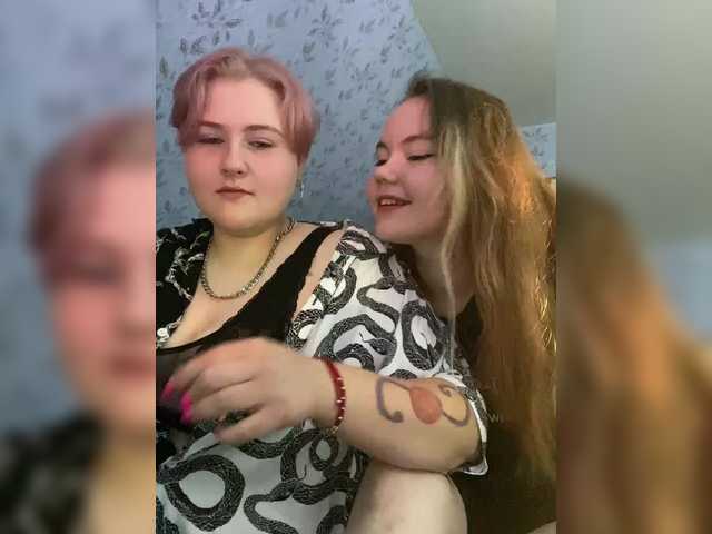 Tanya-and-Sara webcam