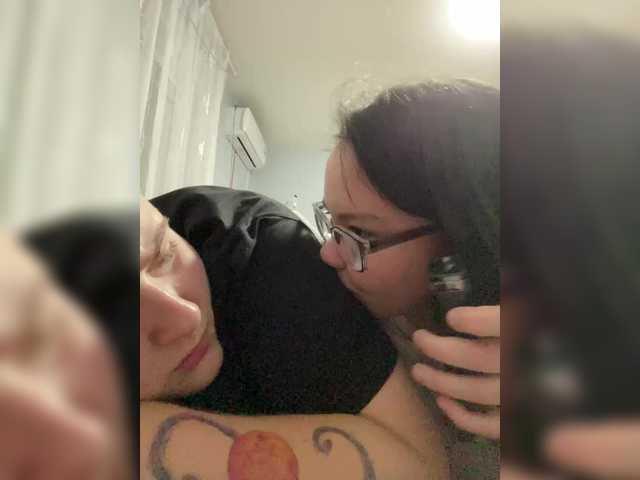 Tanya-and-Sara