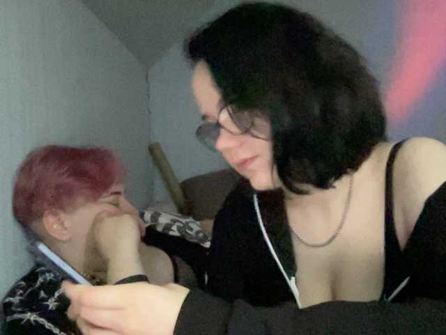 Tanya-and-Sara