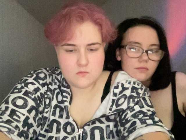 Tanya-and-Sara webcam