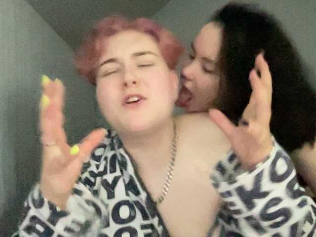 Tanya-and-Sara
