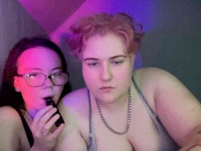 Tanya-and-Sara webcam