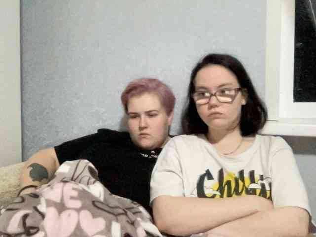 Tanya-and-Sara webcam