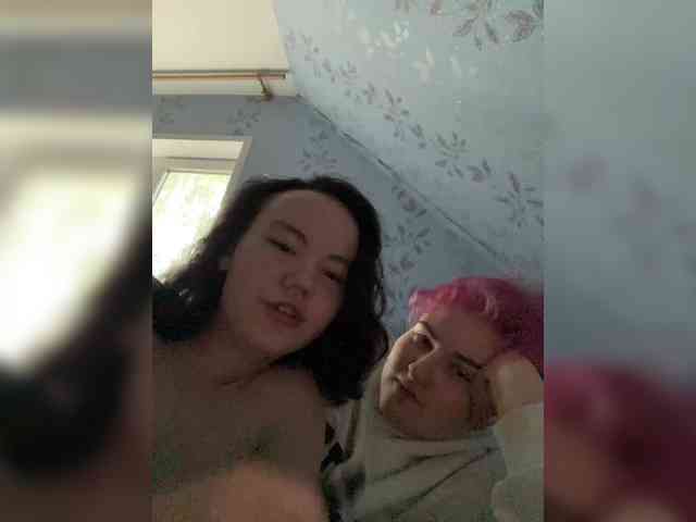 Tanya-and-Sara webcam