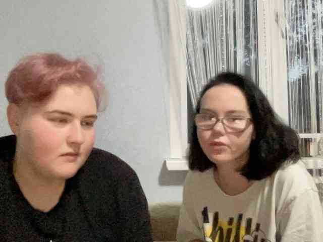 Tanya-and-Sara webcam