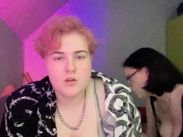 Tanya-and-Sara webcam