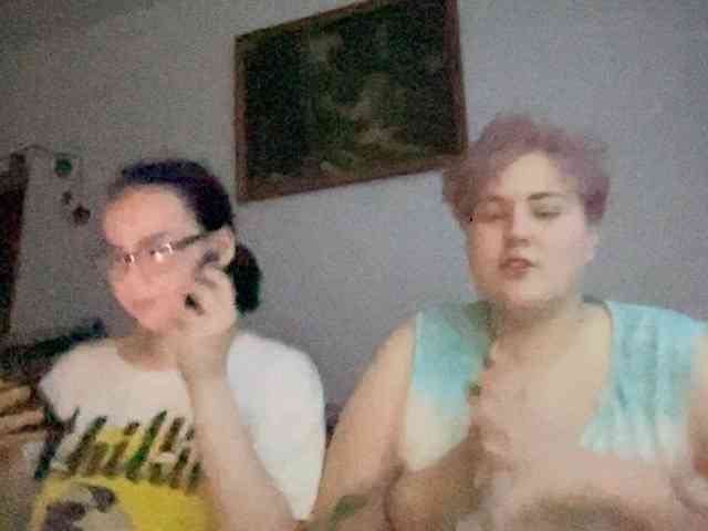 Tanya-and-Sara webcam