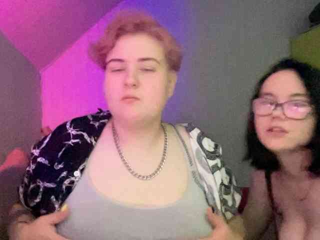 Tanya-and-Sara webcam