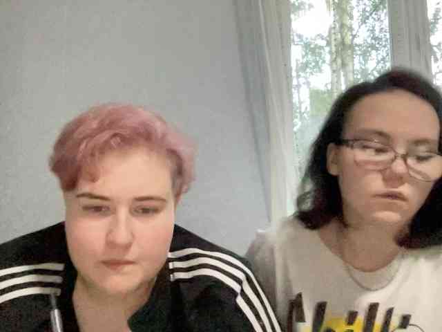 Tanya-and-Sara webcam