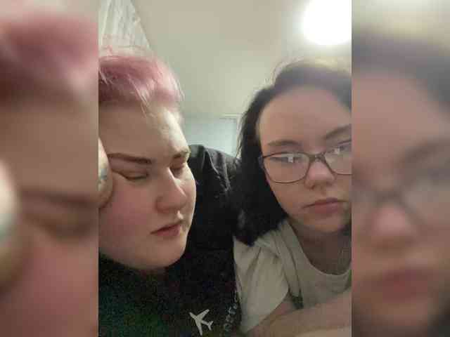 Tanya-and-Sara webcam