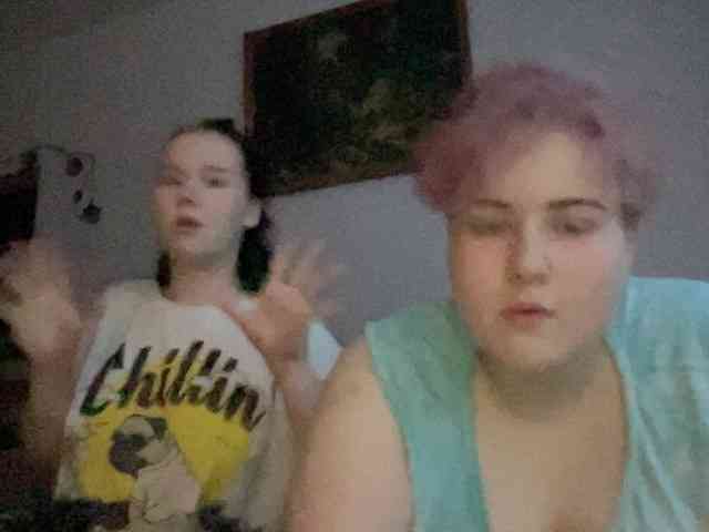 Tanya-and-Sara webcam