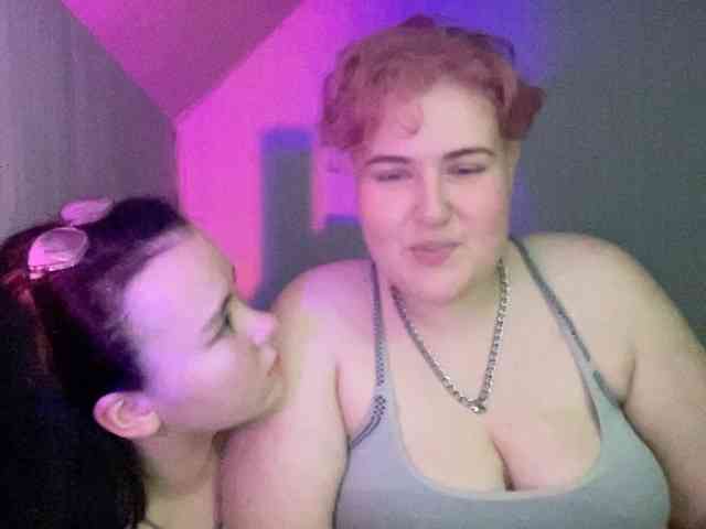 Tanya-and-Sara webcam