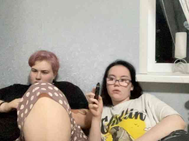 Tanya-and-Sara webcam