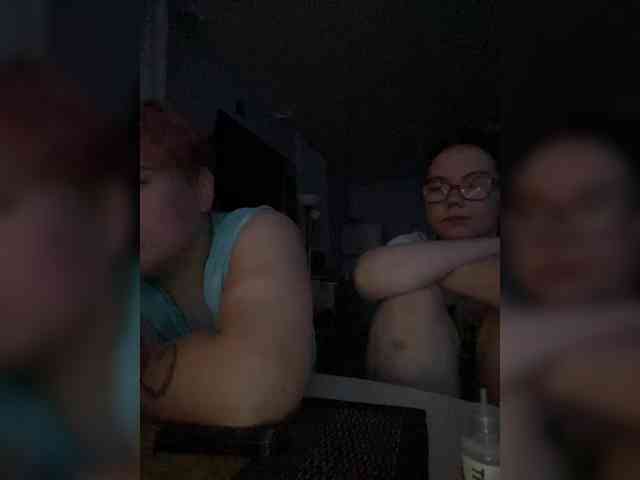 Tanya-and-Sara webcam