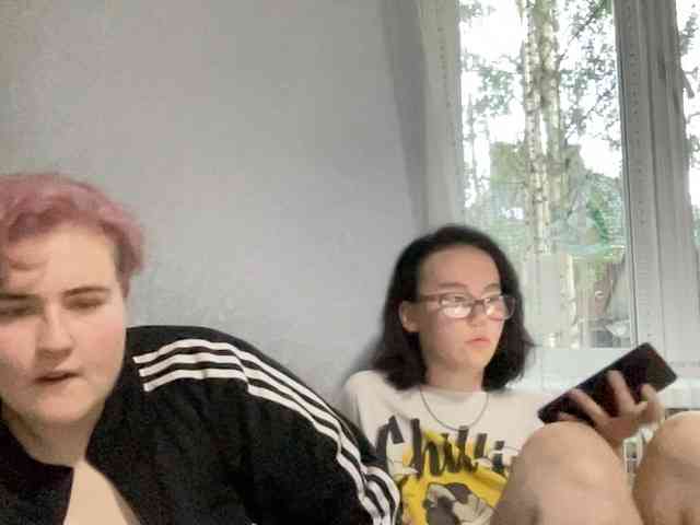 Tanya-and-Sara webcam