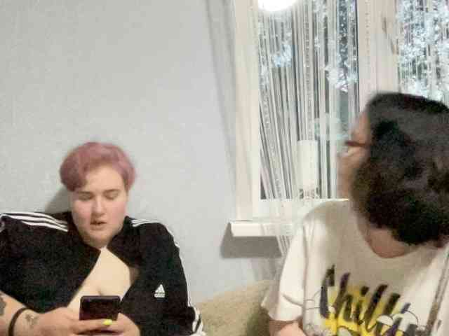 Tanya-and-Sara webcam
