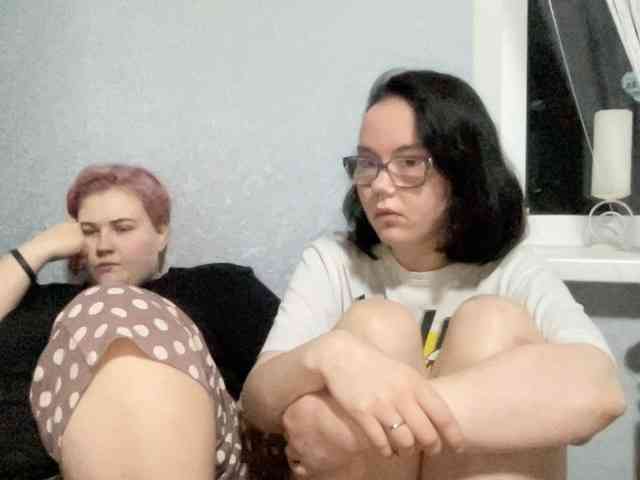 Tanya-and-Sara webcam