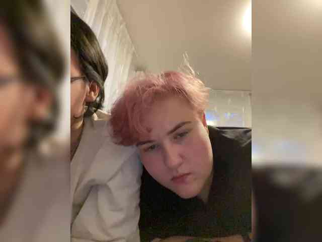 Tanya-and-Sara webcam