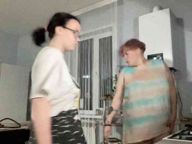 Tanya-and-Sara webcam