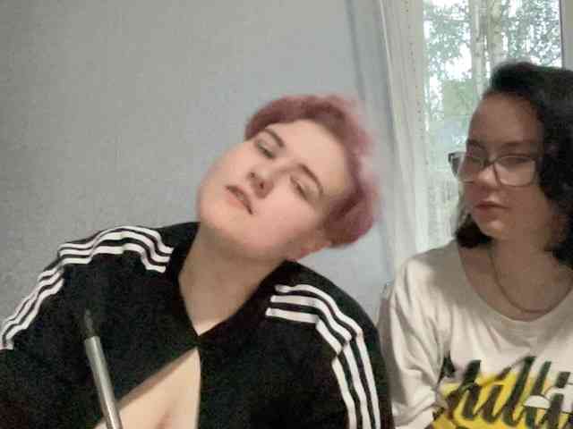 Tanya-and-Sara webcam