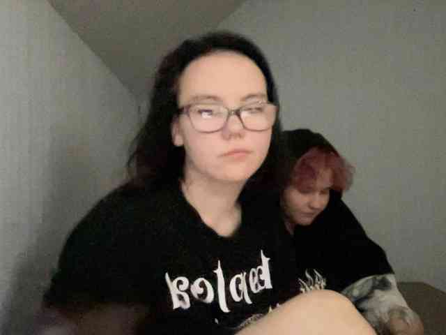 Tanya-and-Sara webcam