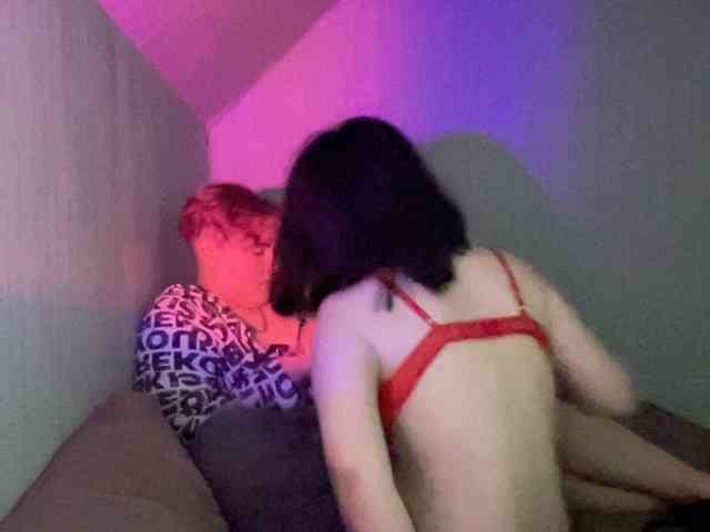 Tanya-and-Sara webcam