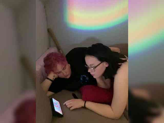 Tanya-and-Sara webcam
