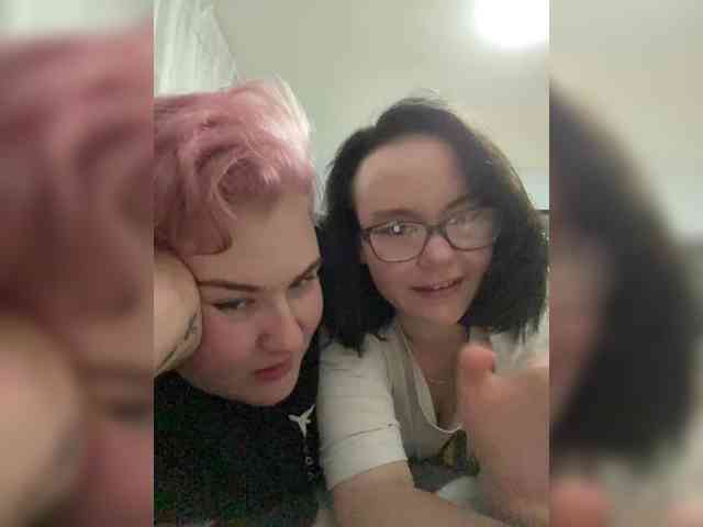 Tanya-and-Sara webcam
