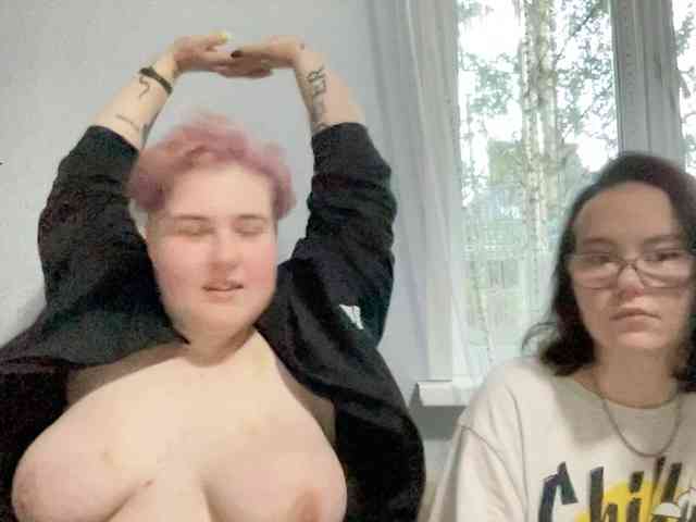 Tanya-and-Sara webcam