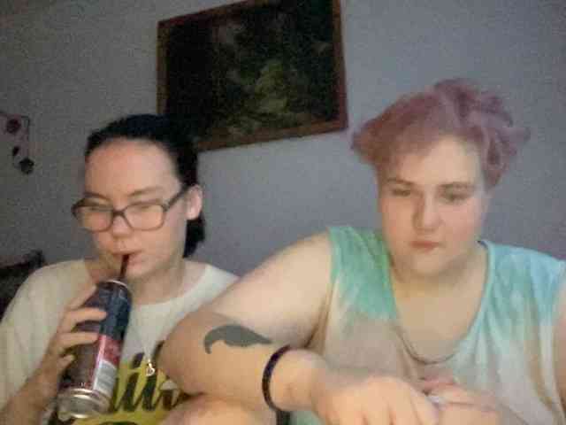 Tanya-and-Sara webcam