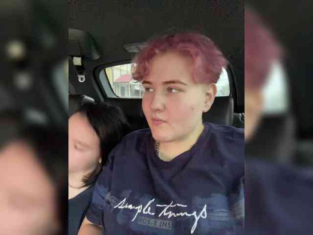 Tanya-and-Sara webcam