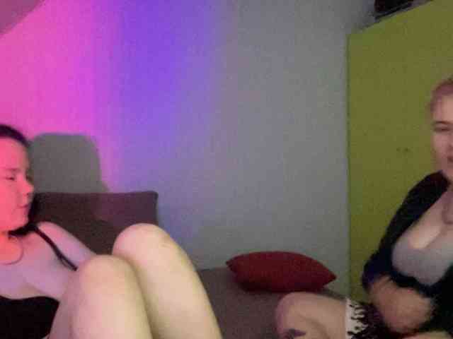 Tanya-and-Sara webcam